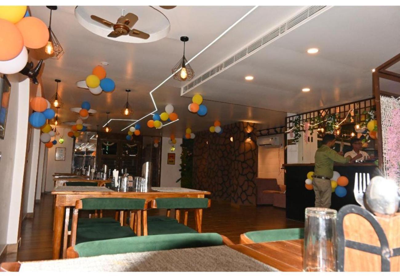 Gk Hotel And Restaurant Varanasi Dış mekan fotoğraf