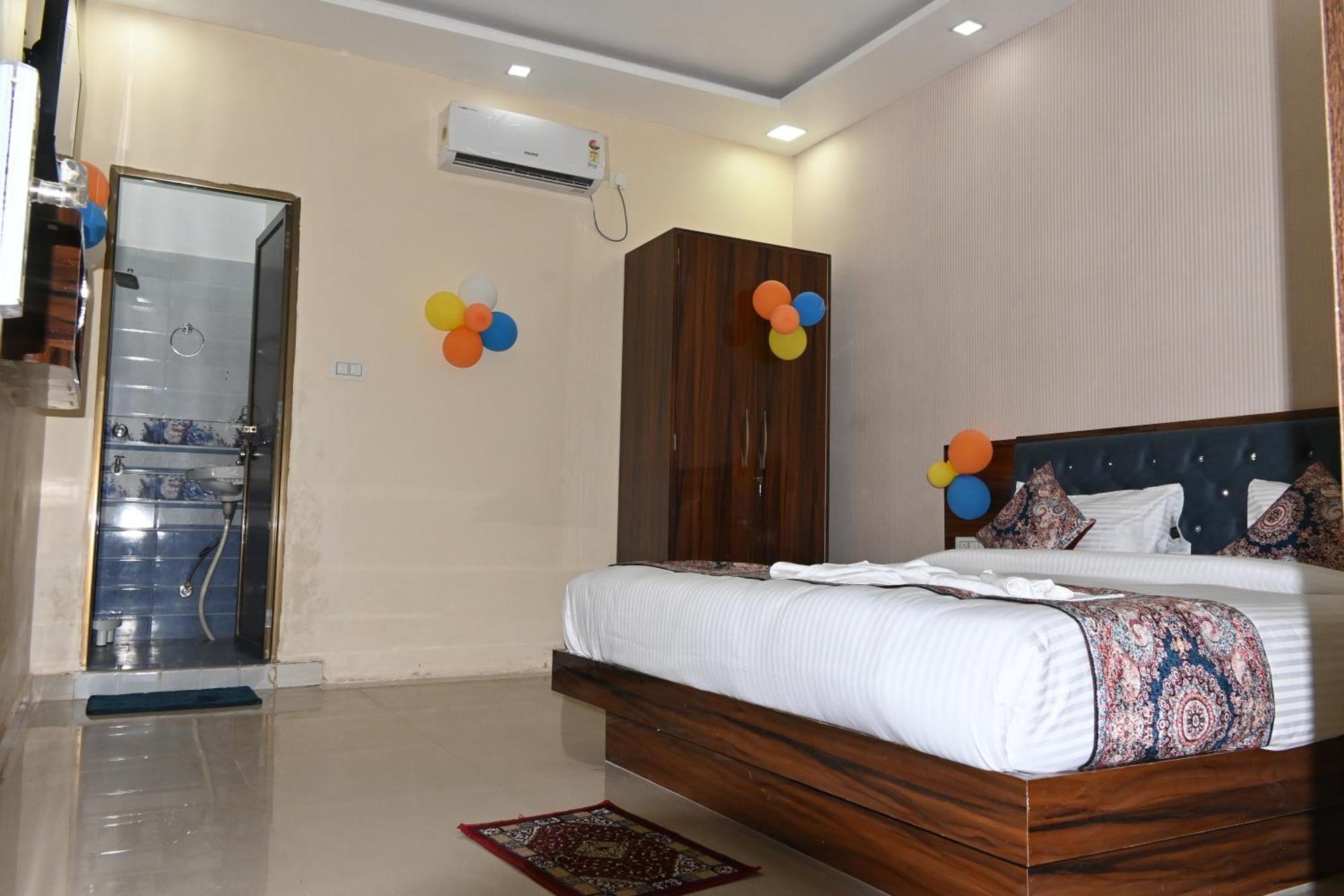 Gk Hotel And Restaurant Varanasi Dış mekan fotoğraf