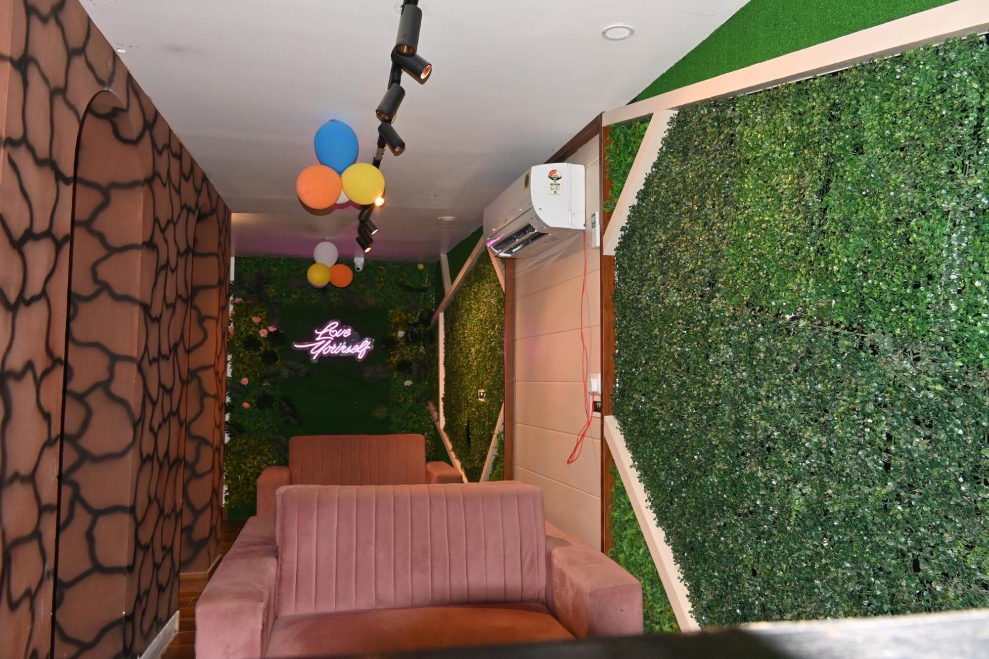 Gk Hotel And Restaurant Varanasi Dış mekan fotoğraf