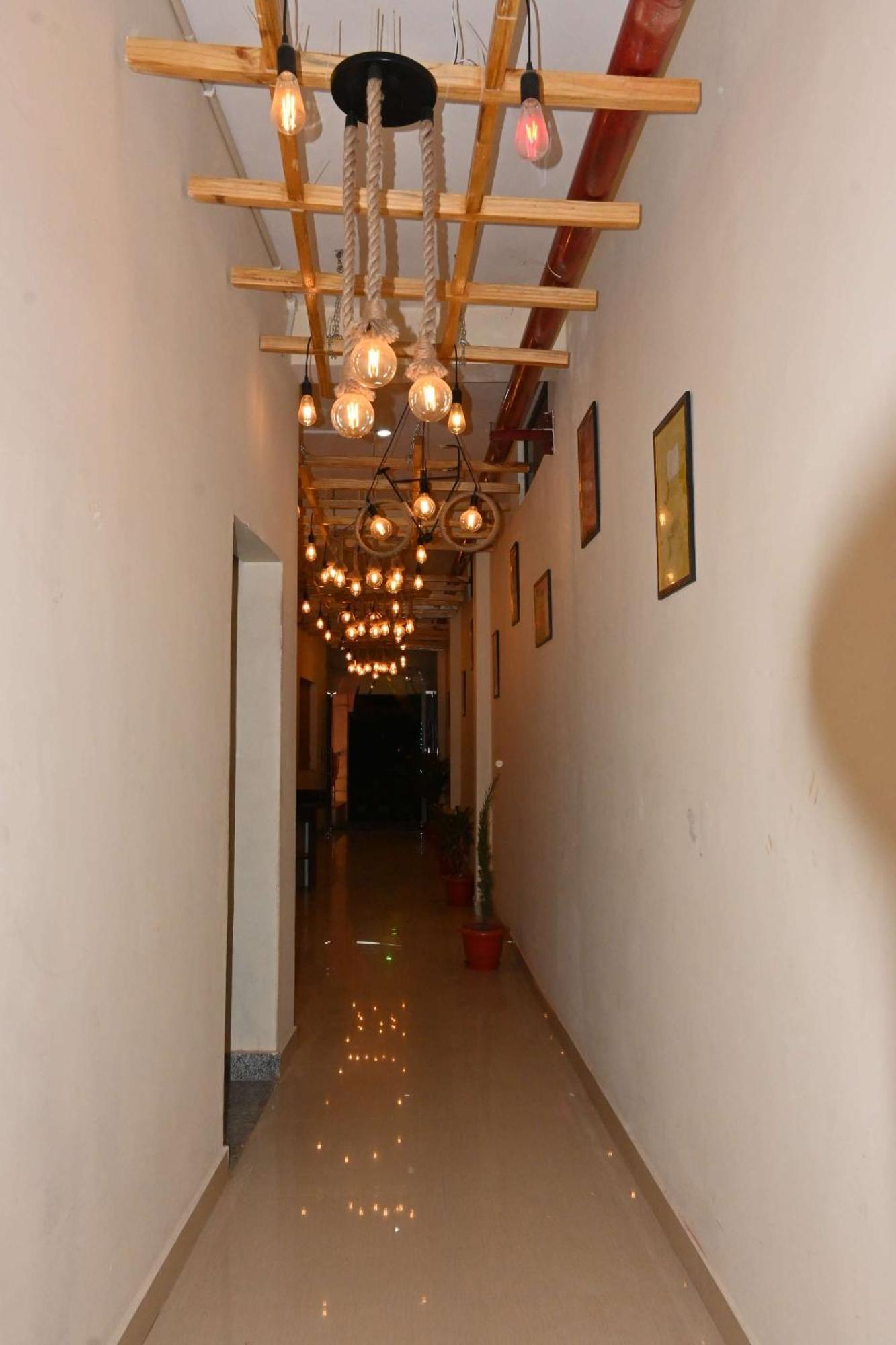 Gk Hotel And Restaurant Varanasi Dış mekan fotoğraf